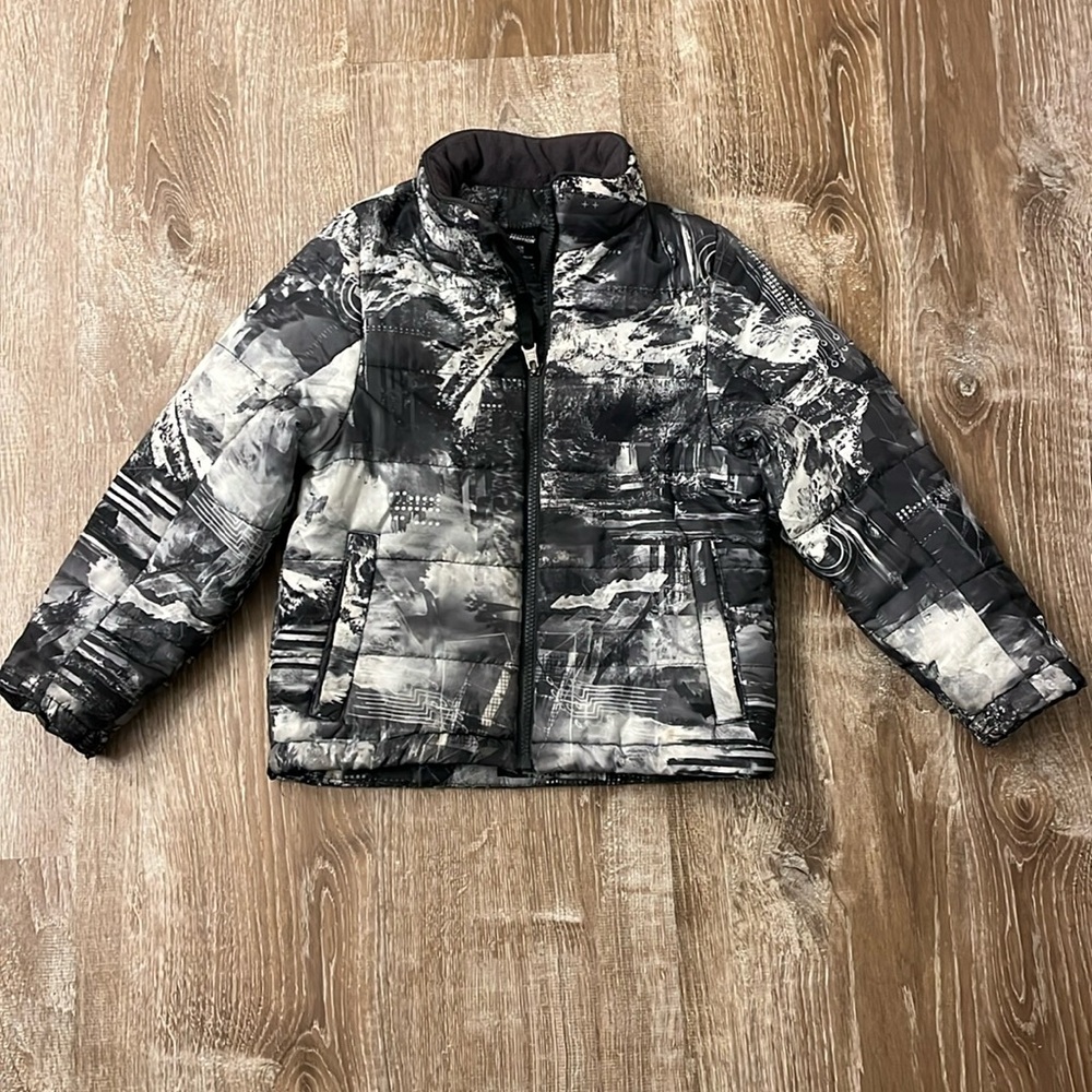 Boys winter coat size 6-7 small